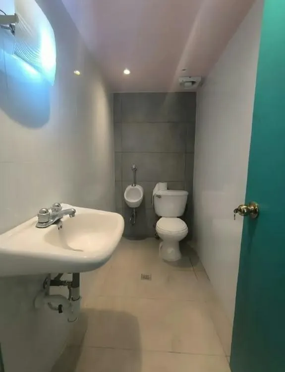 Local comercial en Los Palos Grandes, Caracas – foto 12